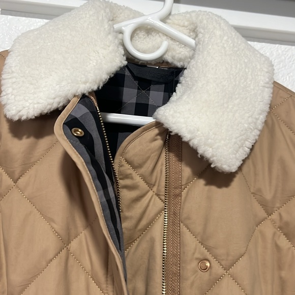 NWT Burberry tan quilted jacket coat with removable Sherpa neck lining, size S - Picture 7 of 11
